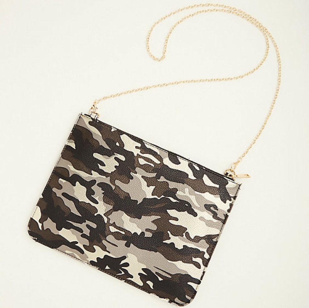 Torrid NWT CAMO CLUTCH